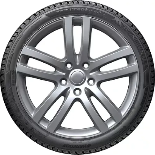 Hankook W330A i cept Evo3 235/55 R17 99H
